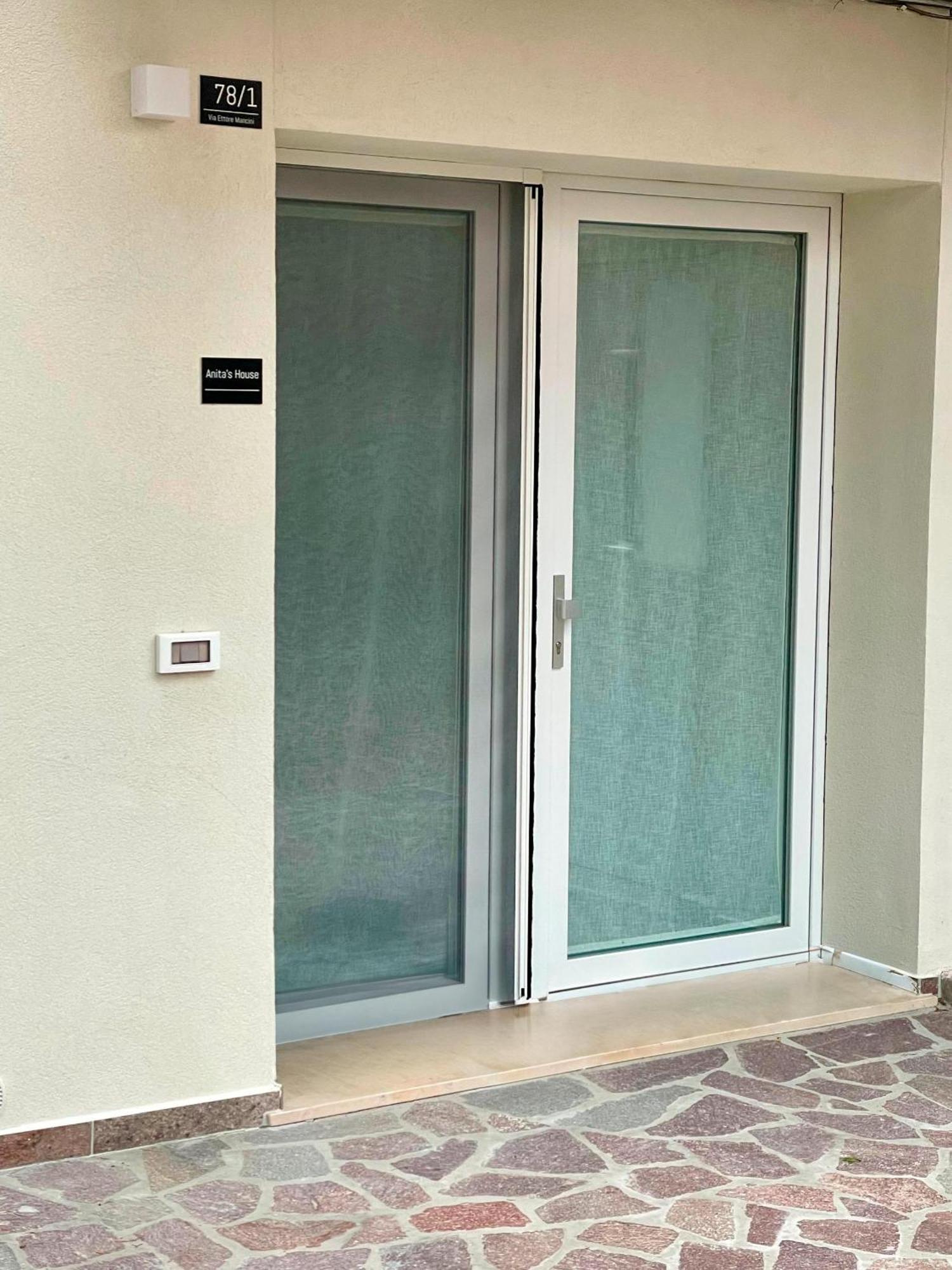 Anita'S House-Abitazione A Pochi Passi Dal Centro Apartment เปซาโร ภายนอก รูปภาพ