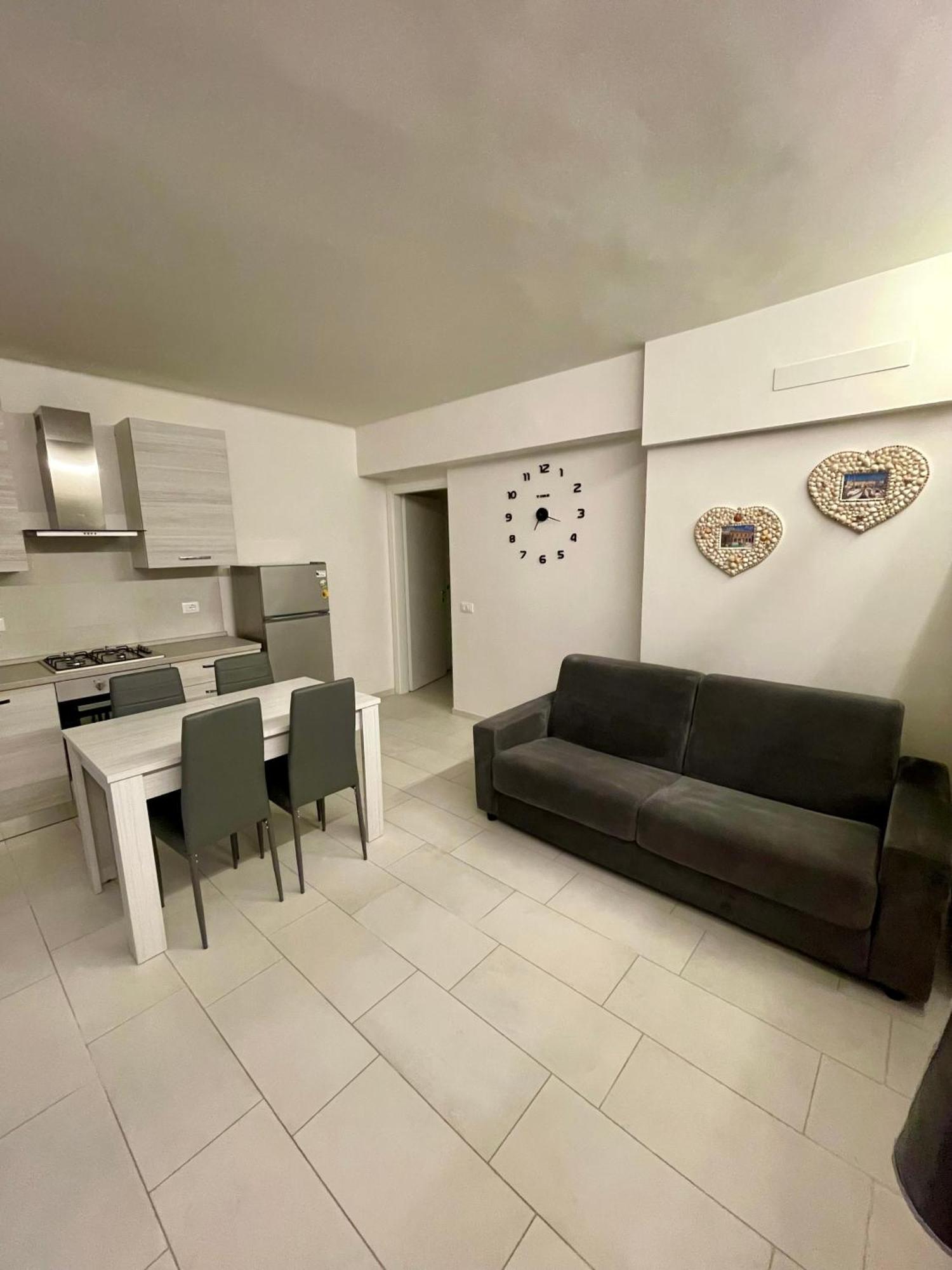 Anita'S House-Abitazione A Pochi Passi Dal Centro Apartment เปซาโร ภายนอก รูปภาพ